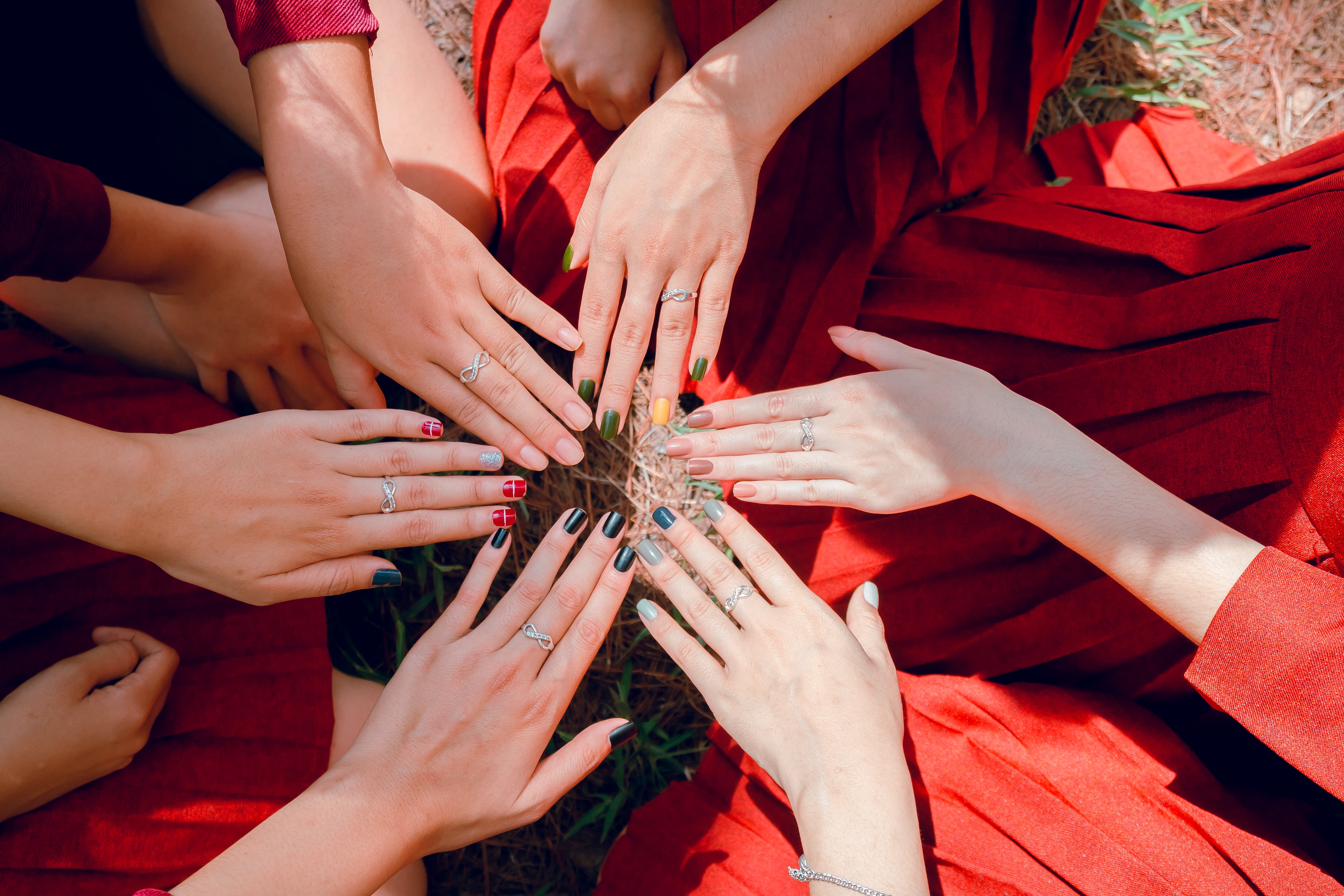 pose d'un vernis bio pour les mains et les pieds chez marjolie pause à Aix-en-Provence